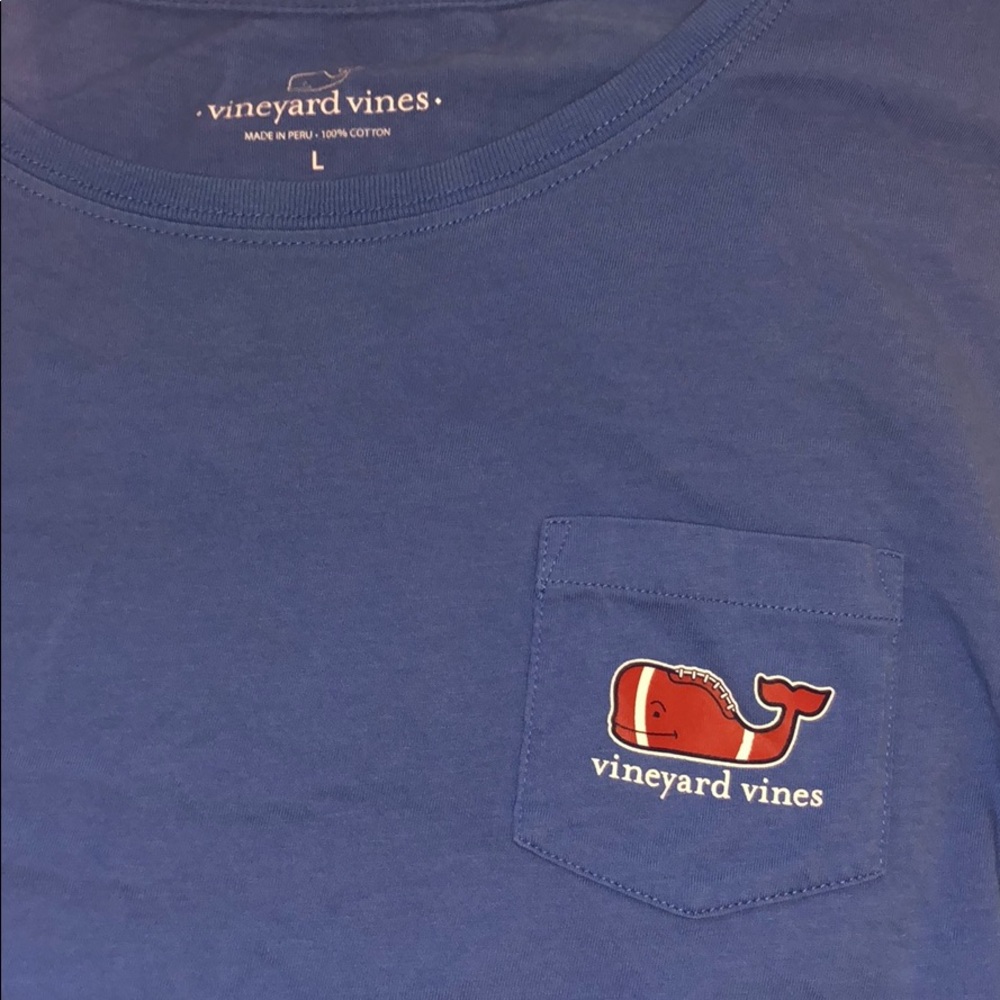 long sleeve vineyard vines football tee!